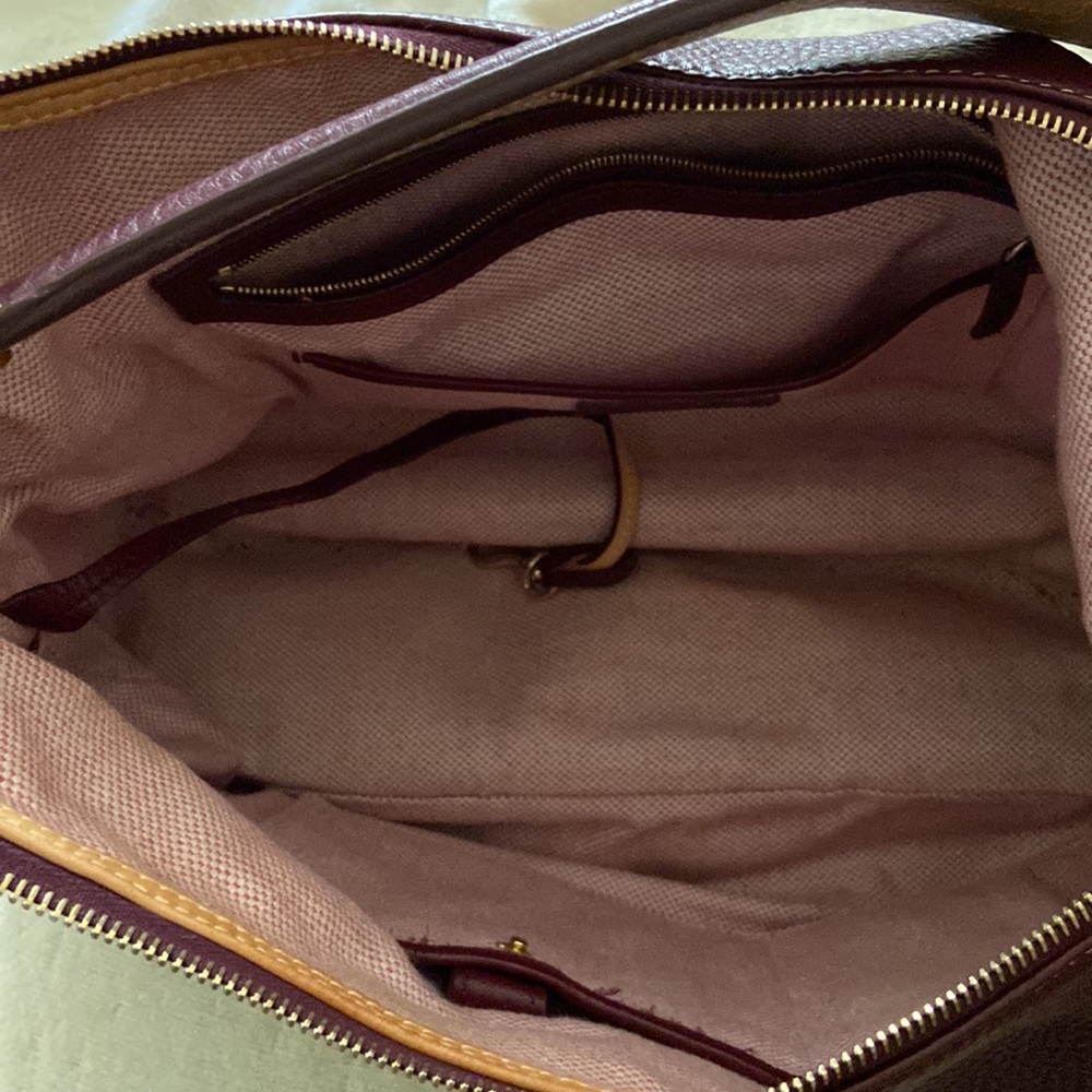 Large Dooney and Bourke maroon shoulder bag - Picture 4 of 4